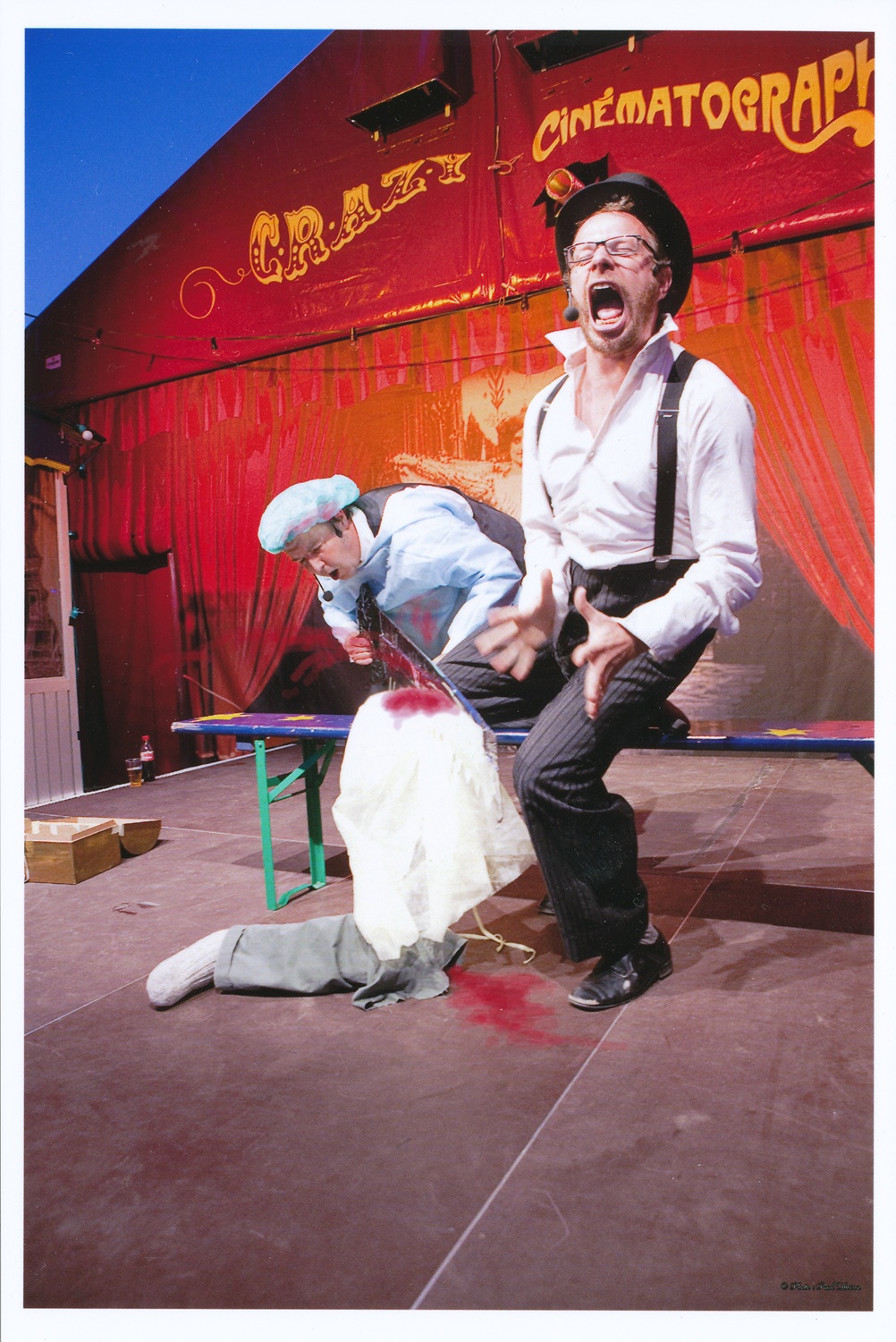 Bonimateurs devant la Crazy Cinématographe à la Schouberfouer