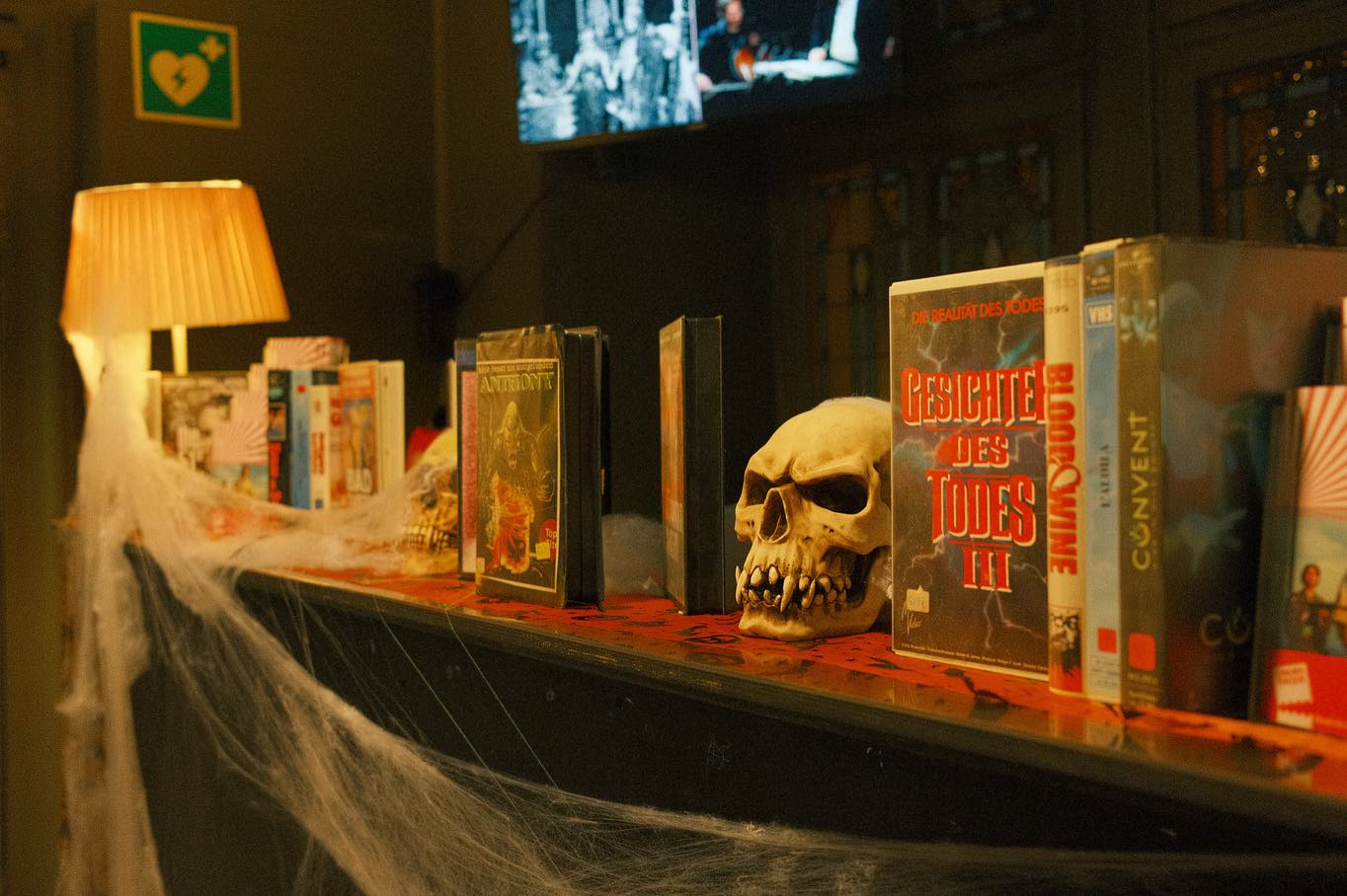 Décoration du Cinélunatique à la Cinémathèque